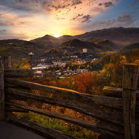 Whispering Winds, Hot Tub, Game Room, Wifi, 1089 Free Tickets Each Paid Day, Dollywood And More Гатлинбург Экстерьер фото