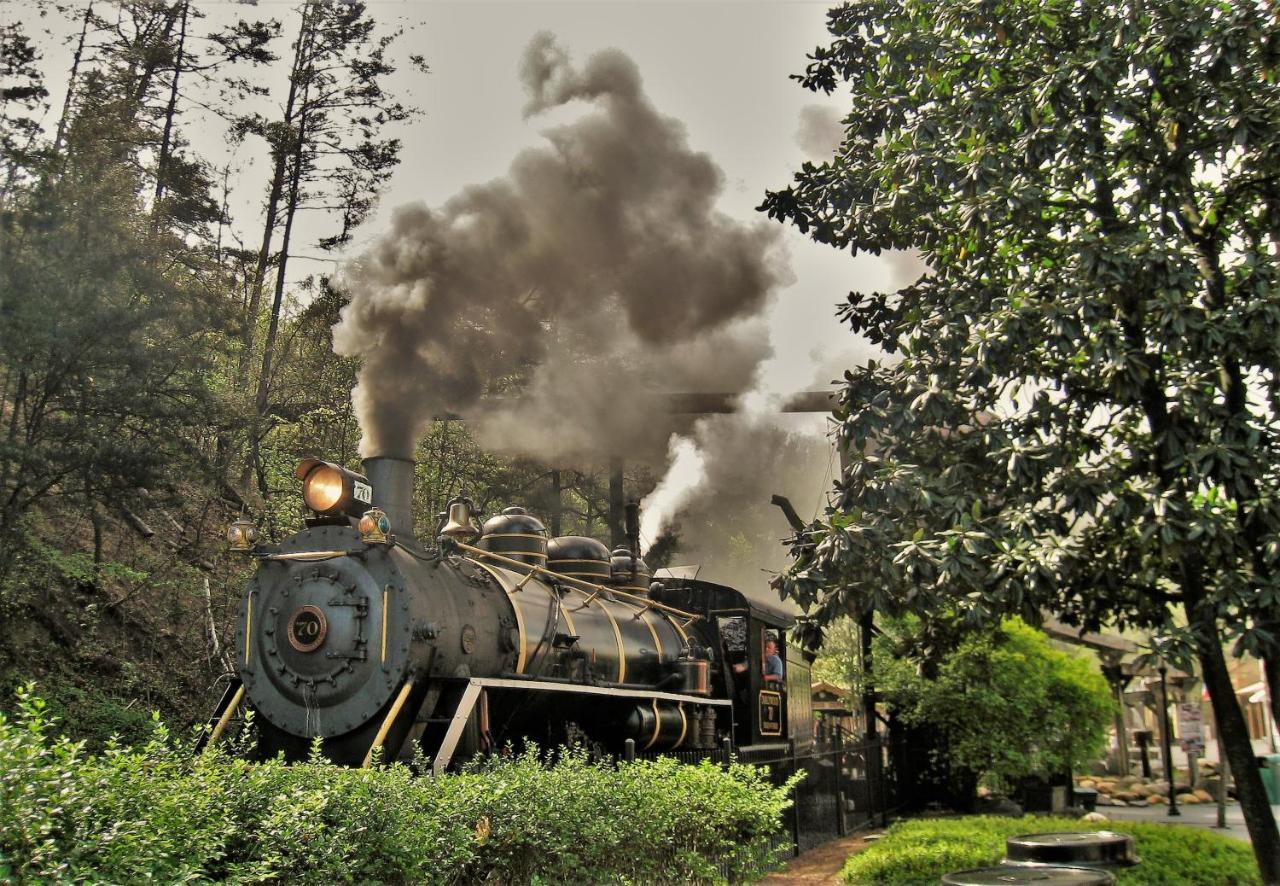 Whispering Winds, Hot Tub, Game Room, Wifi, 1089 Free Tickets Each Paid Day, Dollywood And More Гатлинбург Экстерьер фото